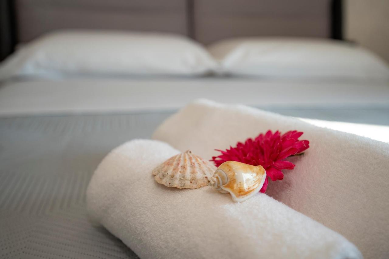 La Dolce Vita Rooms Procida Exterior photo